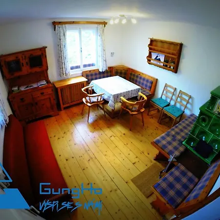 Gungho Hutte Hostel Mandling